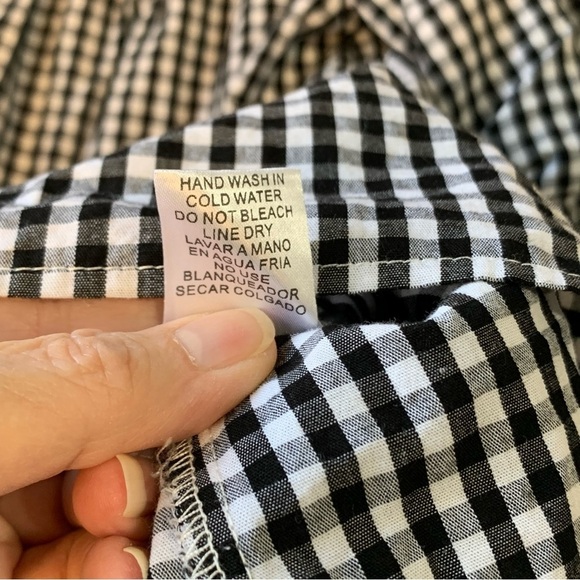 Entro black‎ and white gingham off shoulder puff sleeve popover blouse. Size M - Picture 9 of 9